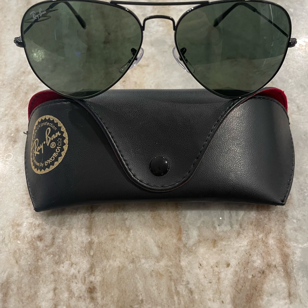 NWT Ray-Ban 3025 Black Aviator Sunglasses with Case